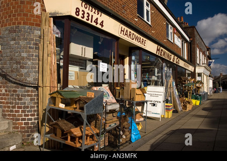 Hardware tradizionale Shop nella Wickham Village Square in Inghilterra Hampshire REGNO UNITO Foto Stock