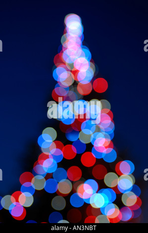 Al di fuori della messa a fuoco di Natale luci ad albero Foto Stock