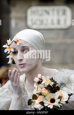 Mime artista nel Royal Mile di Edimburgo durante il Fringe Festival Foto Stock