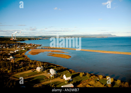 Vista aerea della baia di Chaleur con anguille River Bar e Dalhousie di generazione di potenza dalla stazione di foto New Brunswick Canada Foto Stock