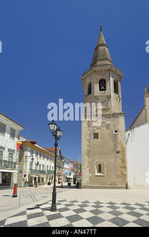 Il Portogallo Ribatejo, Tomar, torre dell orologio la chiesa di San Giovanni Battista, Igreja de Sao Joao Baptista ( São João Batista ) Foto Stock