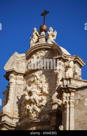 La facciata della cattedrale, Plaza de la Reina a Valencia nella Costa del Azahar, provincia di Valencia, Spagna Foto Stock