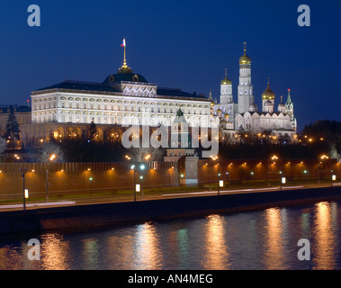 Cremlino di Mosca, Moskva-fiume e argine Foto Stock