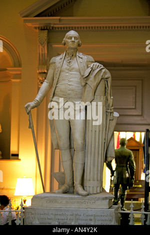 Una statua di George Washington il primo presidente degli Stati Uniti nella Rotunda di State Capitol Building Foto Stock