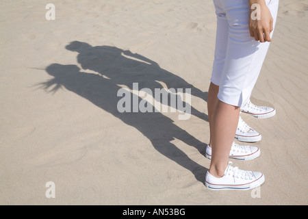 Ombre su una spiaggia Foto Stock