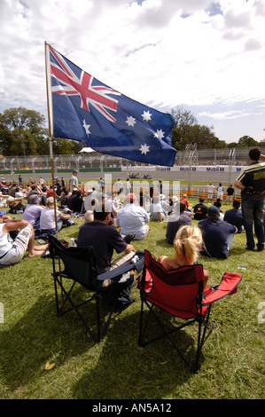 Spettatori guarda il Melbourne Grand Prix F1 a Albert Park Foto Stock