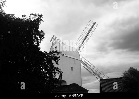 Aythorpe Rodeing Post Mill, Essex. Un mulino a vento costruito nel 1779. Foto Stock