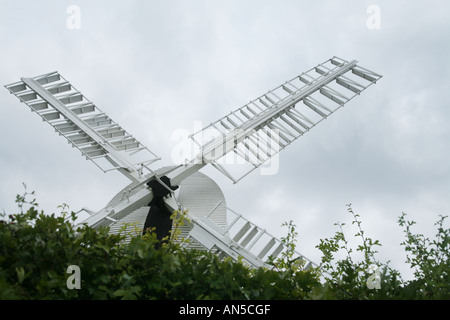 Aythorpe Rodeing Post Mill, Essex. Un mulino a vento costruito nel 1779. Foto Stock