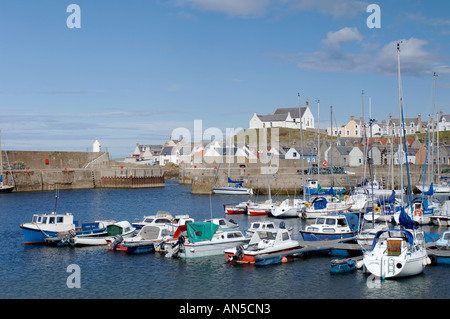 Findochty costa nord est di pesca Moray comunitario. XPL 3248-323 Foto Stock