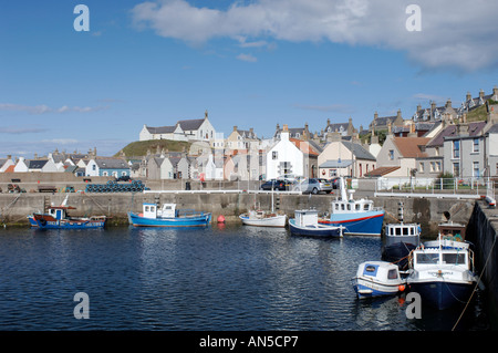 Findochty costa nord est di pesca Moray comunitario. XPL 3249-323 Foto Stock