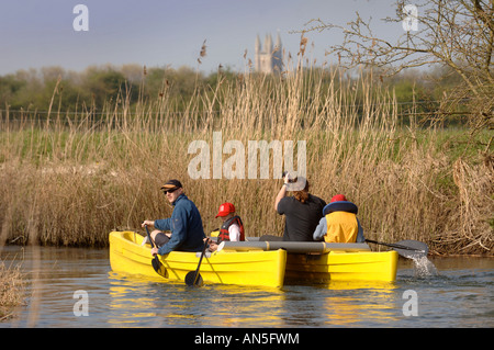 Canoa Kayak RAFT PADDLING flusso di fiume viaggio in barca Foto Stock