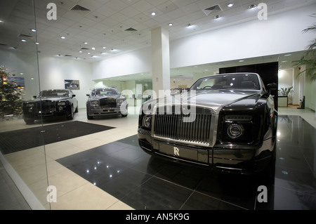 Rolls Royce auto nella finestra showroom Londra Inghilterra REGNO UNITO Foto Stock