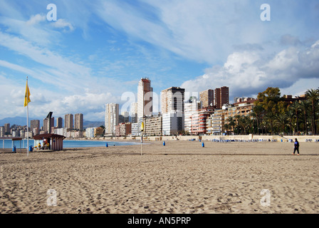 Playa de Poniente in inverno, Benidorm, Costa Blanca, Provincia di Alicante, Spagna Foto Stock