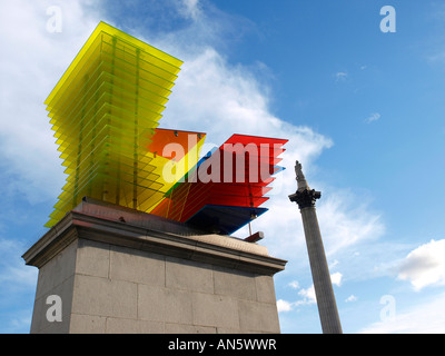 Modello per un hotel 2007 da artista scultore Thomas Schutte sul quarto zoccolo in Trafalgar Square London REGNO UNITO Foto Stock