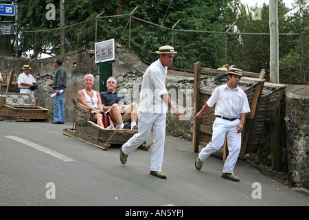 Discesa in slittino dal Monte a Funchal Madeira Foto Stock