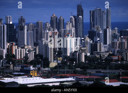 Vista della città di Panama, visto dal parco metropolitano, Repubblica di Panama. Novembre, 2007. Foto Stock