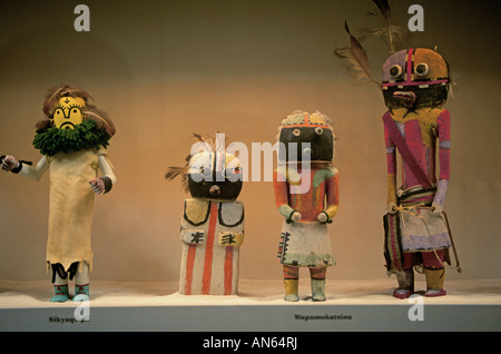 Dettaglio di una selezione di Hopi Katchina indiano bambole in mostra presso il Museo sentito in Phoenix Foto Stock