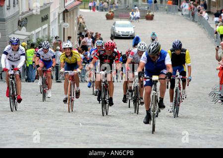 Amateur bicycle race utilizzando il percorso professionale di Deutschland Tour 2006 Bad Toelz Baviera Germania Foto Stock