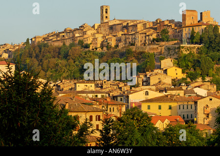 La luce del mattino sul Colle di Val d'Elsa Foto Stock