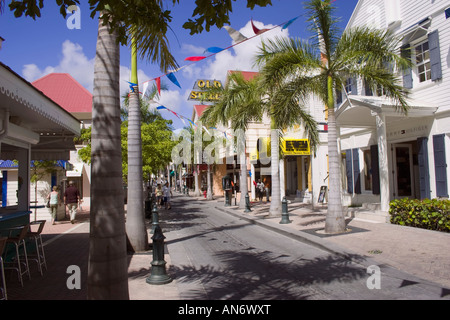 Front Street area dello shopping in Philipsburg, St Maarten/Saint Martin l'host di molti esenti da dazi e tasse memorizza Foto Stock