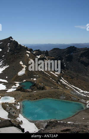 Vista di uno dei laghi smeraldo sulla Tongariro Alpine Crossing sull'Isola Settentrionale della Nuova Zelanda Foto Stock