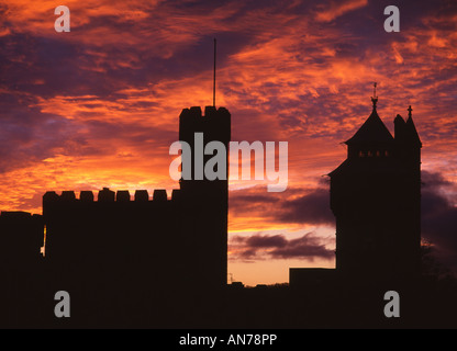 Il Castello di Cardiff tramonto in inverno Cardiff South Wales UK Foto Stock