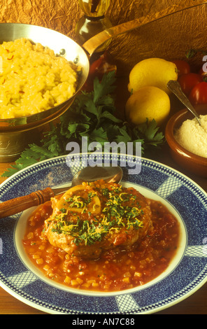 In Italia il cibo Osso bucco con il risotto Foto Stock