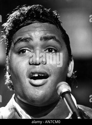 SOLOMON BURKE cantante statunitense sui televisori del Regno Unito Ready Steady Go il 24 giugno 1965. Foto: Tomy Gale Foto Stock