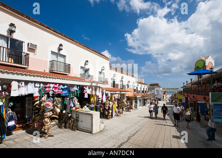 Strada a Cozumel Ferry fuori della Quinta Avenue, Playa del Carmen e Riviera Maya, la penisola dello Yucatan, Quintana Roo, Costa dei Caraibi, Messico Foto Stock