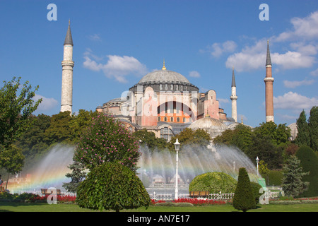 Hagia Sophia (inaugurato dall'imperatore bizantino Giustiniano in ANNUNCIO 537), Istanbul, Turchia Foto Stock