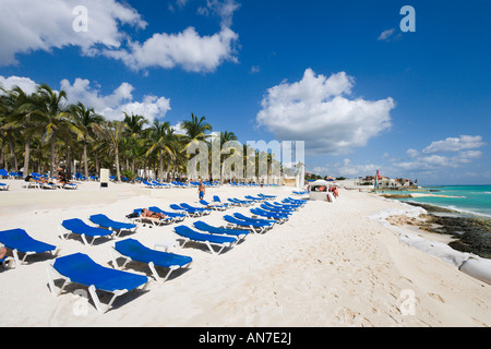 Spiaggia al di fuori del Riu Palace Riviera Maya Hotel, Playacar, Playa del Carmen e Riviera Maya, la penisola dello Yucatan, Quintana Roo, Messico Foto Stock
