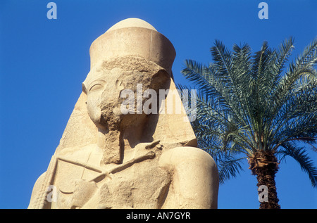 L'Ignoto Statua di Ramesse II nel Tempio di Karnak Foto Stock