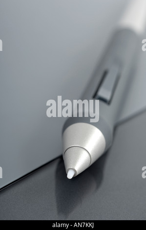 Penna elettronica su una tavoletta grafica close up Foto Stock