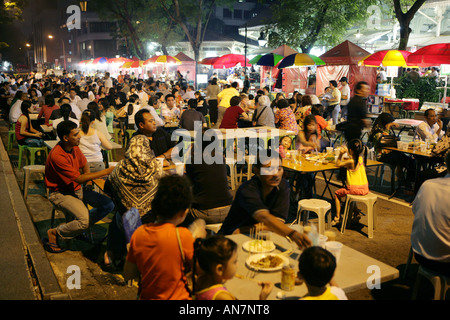 Lau Pa Sat, vecchio mercato, Food Centre. Il quartiere centrale degli affari, Robinson. Notturni di aria aperta Satay grill resaturants Foto Stock