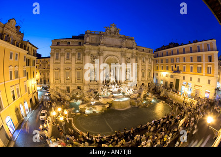 Italia Roma Fontana di Trevi vista in elevazione Foto Stock