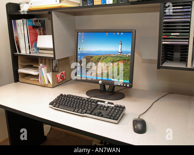 USA AMERICA Ritratto di un personal computer o PC completo con il mouse e la tastiera in un home office impostazione Foto Stock