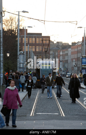 Tram LUAS stop st stephens green a Dublino Repubblica di Irlanda Foto Stock