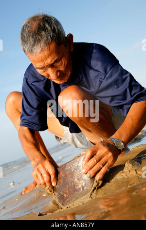 Pescatore in Vietnam Foto Stock