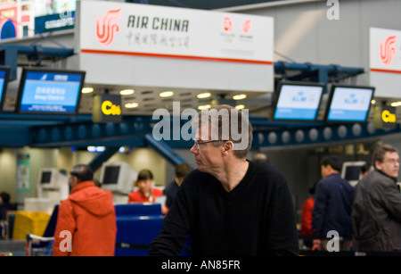 Air China sportello check in e BJS PEK all'Aeroporto Internazionale Capital di Pechino CINA Foto Stock