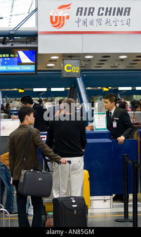 Air China sportello check in e BJS PEK all'Aeroporto Internazionale Capital di Pechino CINA Foto Stock