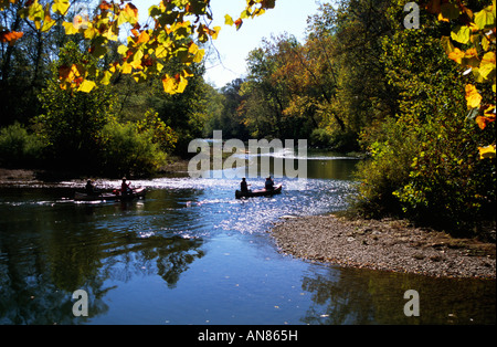 In canoa sul fiume Harpeth, Tennessee Foto Stock