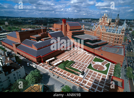 La nuova Biblioteca Britannica, King's Cross, London, 1974-98. "Rial vista che mostra il cortile e la stazione di St Pancras. Foto Stock