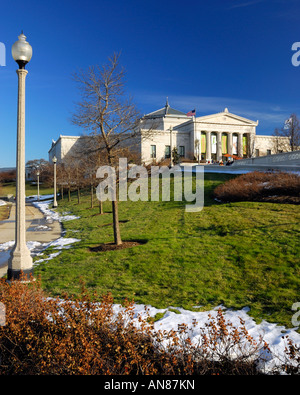 Famosa in tutto il mondo, John G. Shedd Aquarium si trova presso il lago Michigan sul lato sud del centro cittadino di Chicago in Illinois USA Foto Stock