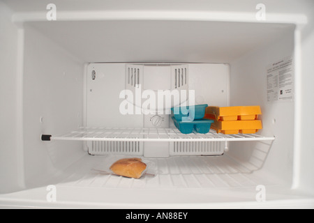 Aprire il frigo congelatore Foto Stock