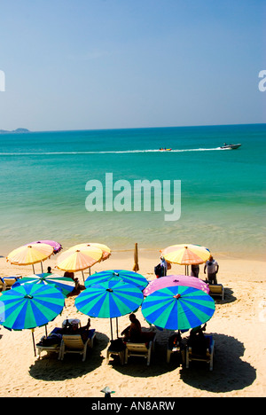 La spiaggia di Patong, Phuket, Tailandia Foto Stock