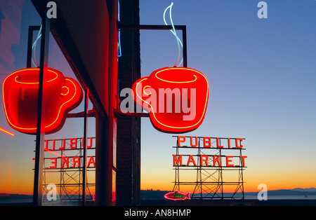 Insegna al neon vicino al Pike Place Market di Seattle Foto Stock