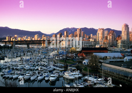 Vancouver marina e il lungomare skyline della Columbia britannica in Canada Foto Stock