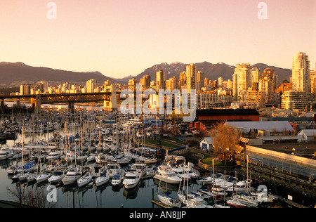 Vancouver marina e il lungomare skyline della Columbia britannica in Canada Foto Stock