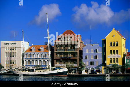 Willemstad harbour downtown la capitale di Curaçao Antille olandesi Foto Stock