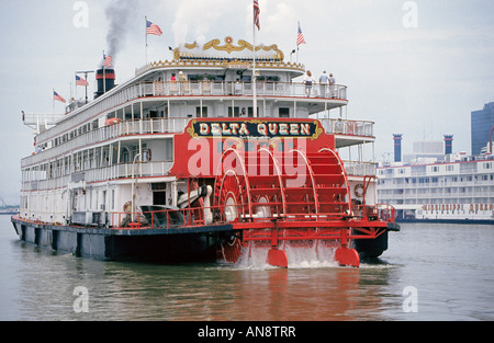 Stati Uniti Louisiana una vista del piroscafo pedalo' Delta regina sul Mississippi River vicino a Baton Rouge Foto Stock